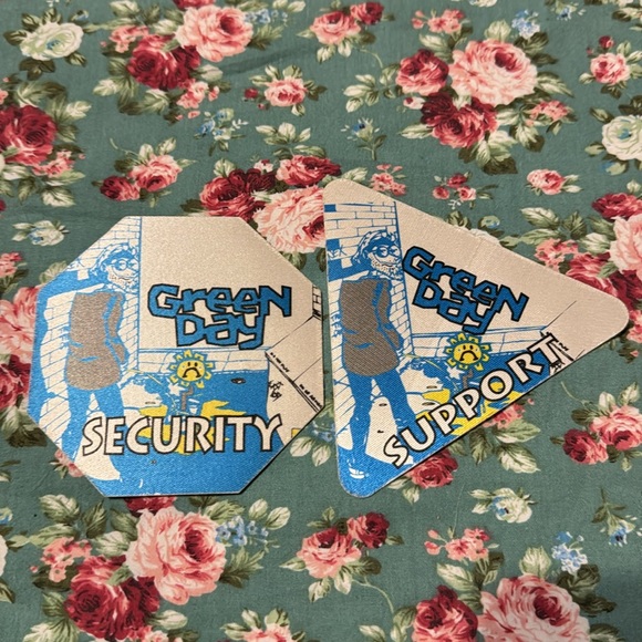 Green Day concert patches/passes in excellent condition, lot of 3 blue patches!! - Picture 7 of 12